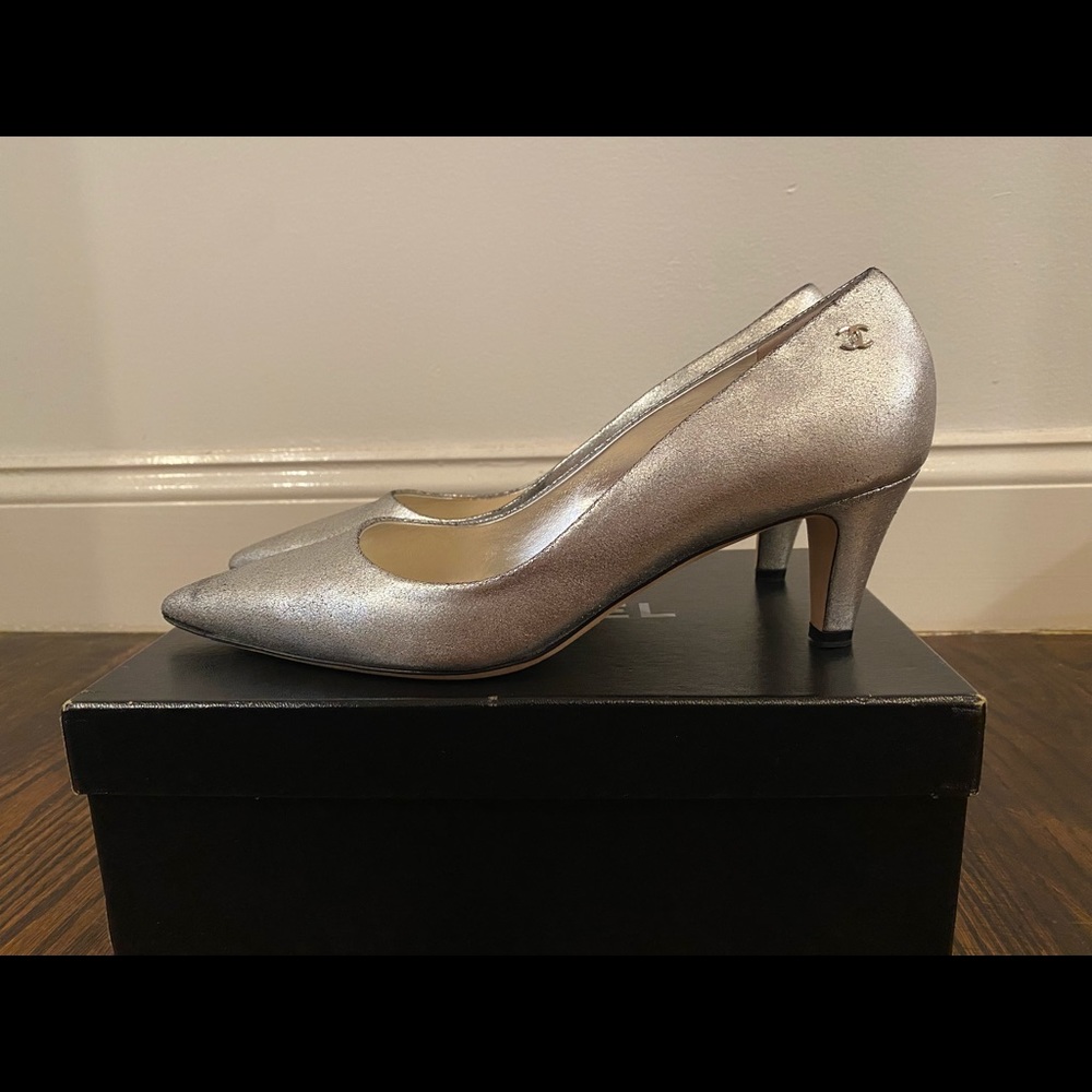 CHANEL pumps